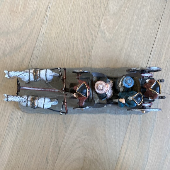 Williamsburg The Mulberry Sociable Carriage - Lang and Wise - Picture 7 of 12